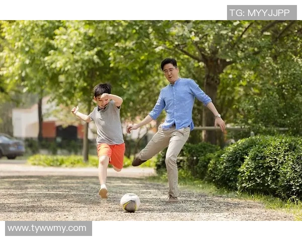 足球明星如何在繁忙日程中陪伴孩子培养兴趣与亲子关系