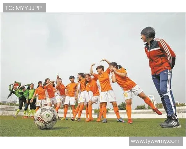 足球明星的奋斗与荣耀：从绿茵场到人生舞台的启示与感悟